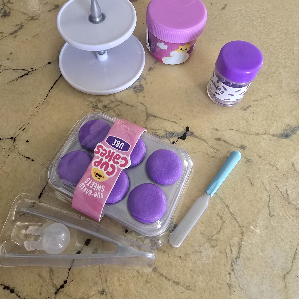 MGA Miniverse Make It Mini Food Ube Cupcakes